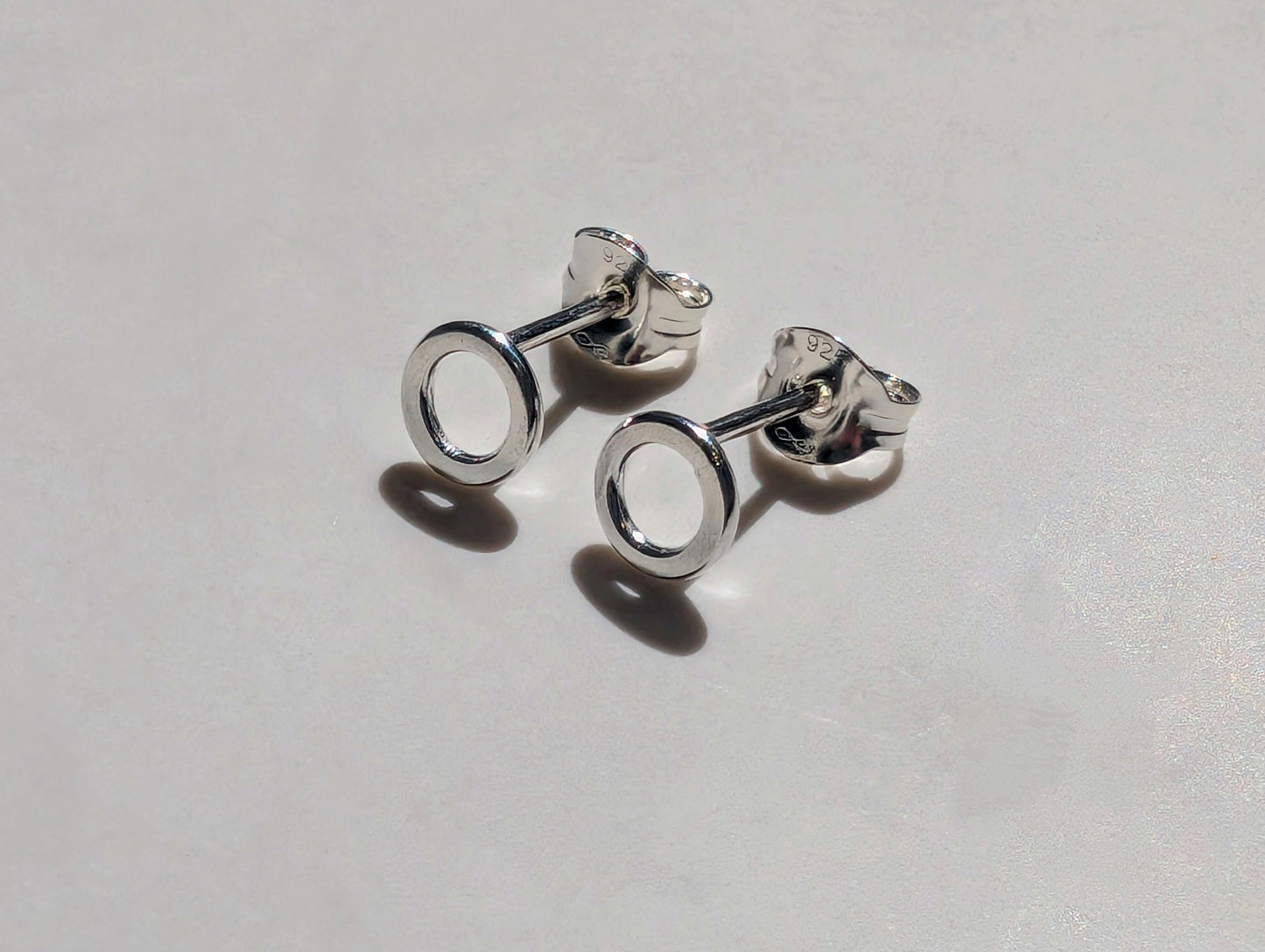 Little circle studs