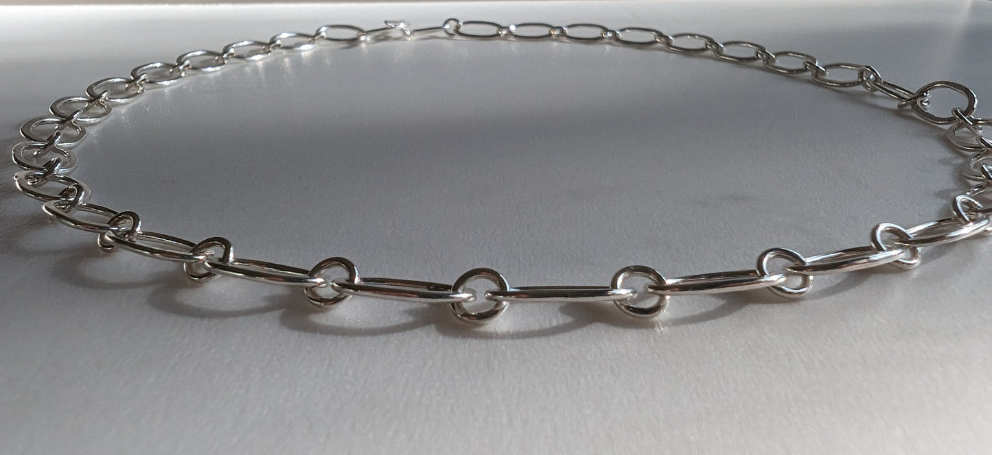 Oval and circle link chain