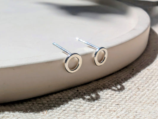 Little circle studs